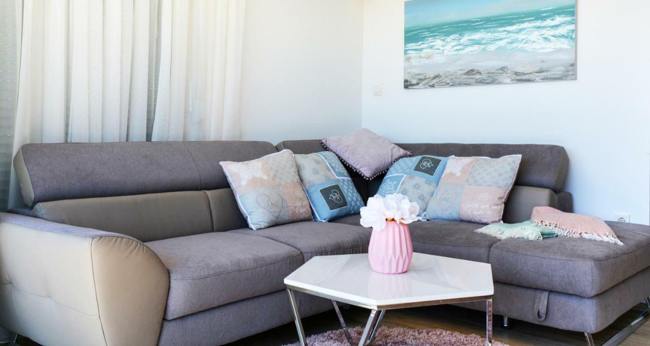 Kaj-Lux Novi Apartment โนวีวีโนดอลสกี ภายนอก รูปภาพ