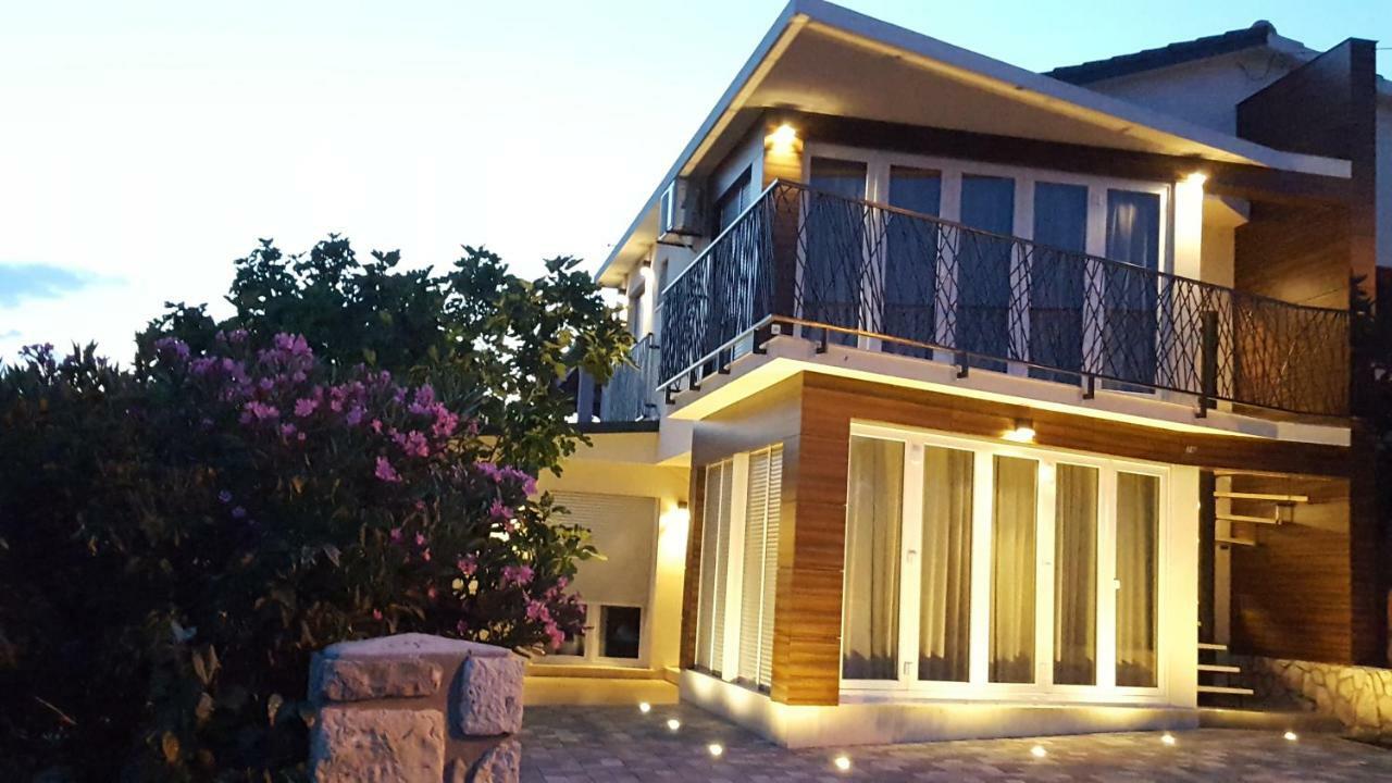 Kaj-Lux Novi Apartment โนวีวีโนดอลสกี ภายนอก รูปภาพ